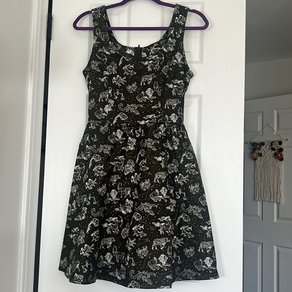 Retrolicious Star Signs Constellation Dress NWOT - Picture 3 of 4